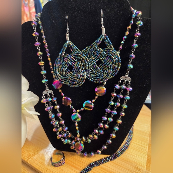 Jewelry - Iridescent Beaded Jewelry Set